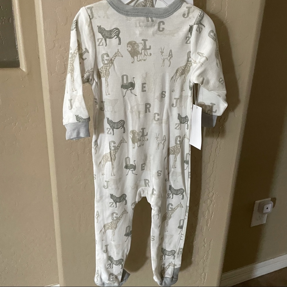 Badgley Mischka baby gender neutral outfit zipper footed pajamas & matching hat - Picture 3 of 7